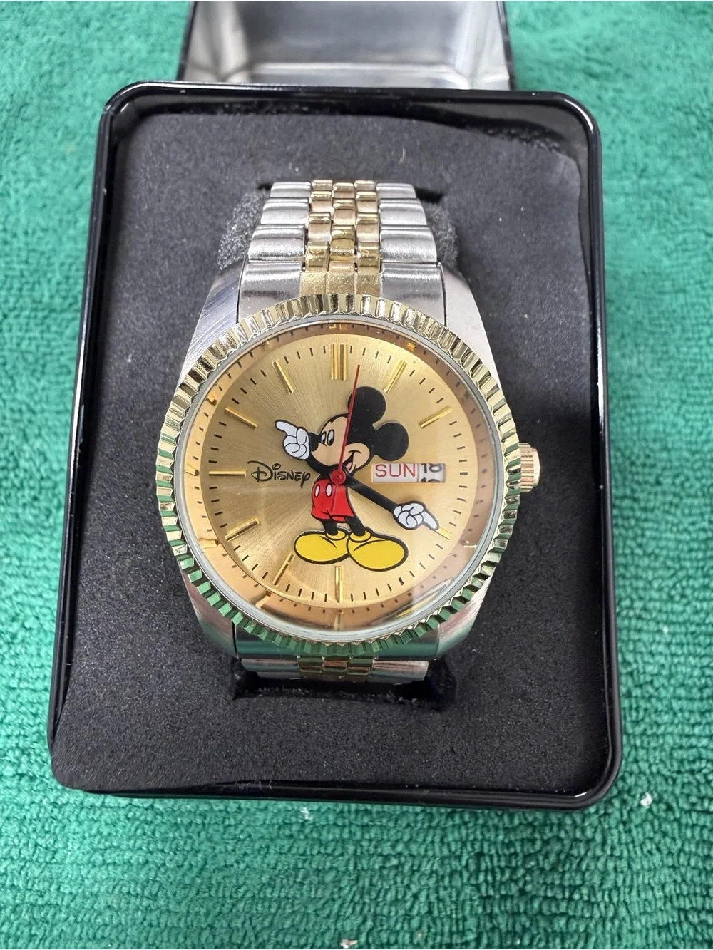 AUTHENTIC DISNEY MICKEY MOUSE  STAINLESS/GOLD WATCH MU0959 (read description!)